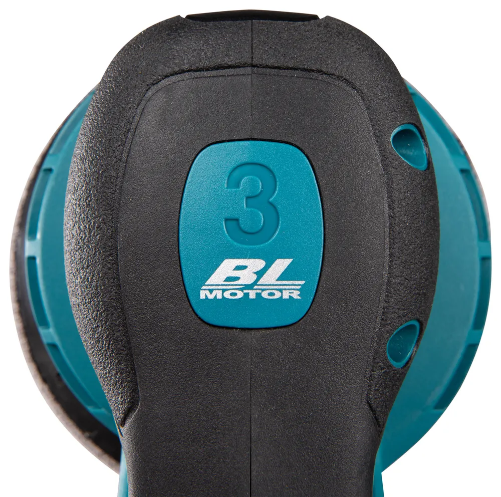 Pildil on Makita akuekstsentriklihvija BO003CGZ, millel on näha kaubamärk Makita, XGT logo, kiiruse reguleerimisnupp "5"...