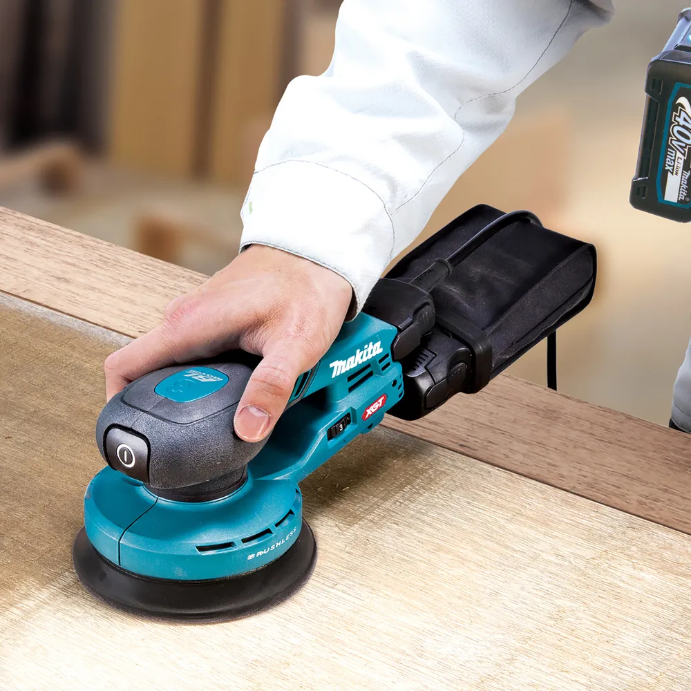 Pildil on Makita akuekstsentriklihvija BO003CGZ, mida kasutatakse puidu lihvimiseks.