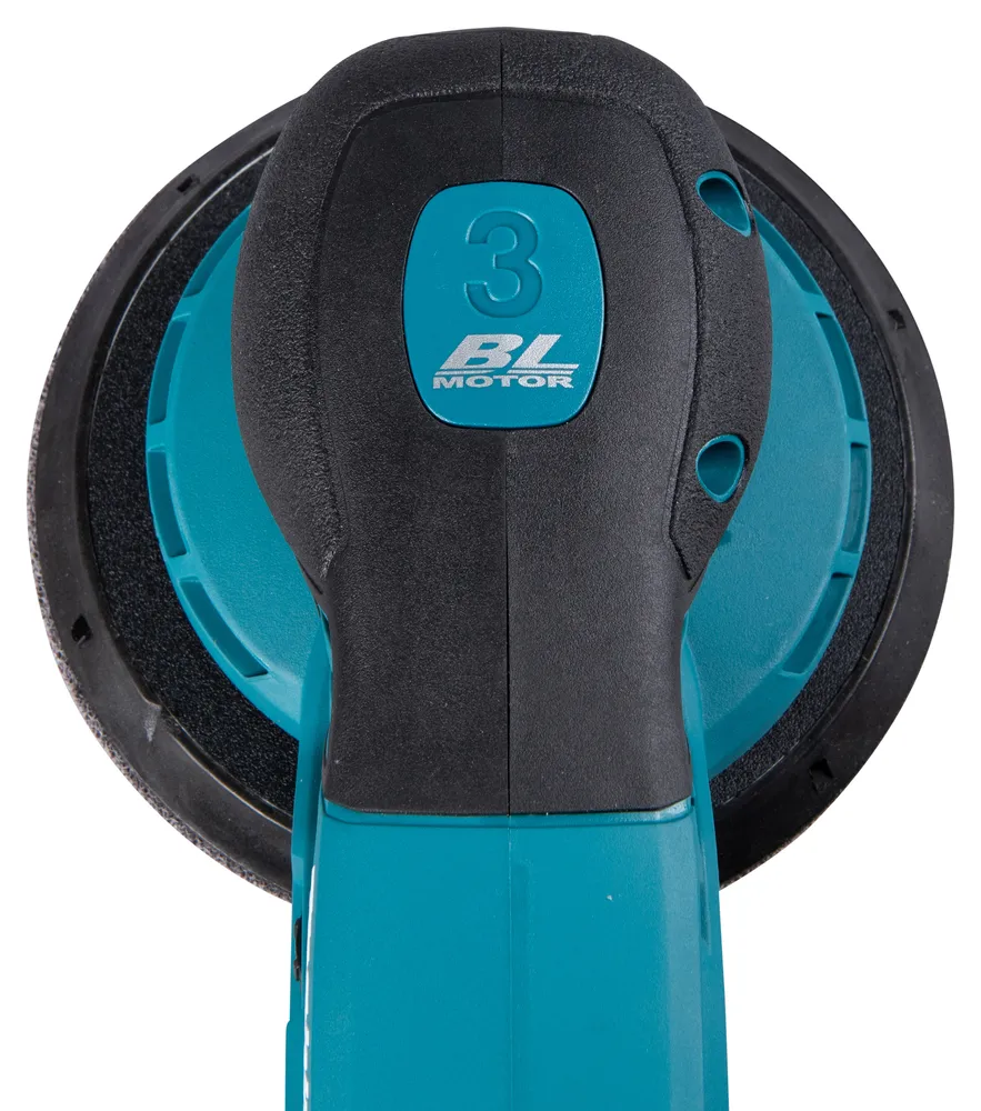 Pildil on Makita akuekstsentriklihvija BO004CGZ, mis on rohelise ja musta värvi ning millel on sisselülitamise nupp.