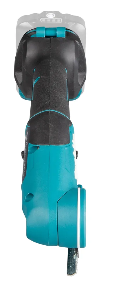 Pildil on näha Makita CP100DZ akuuniversaallõikur koos akukinnitusega, mis on valmis kasutamiseks.