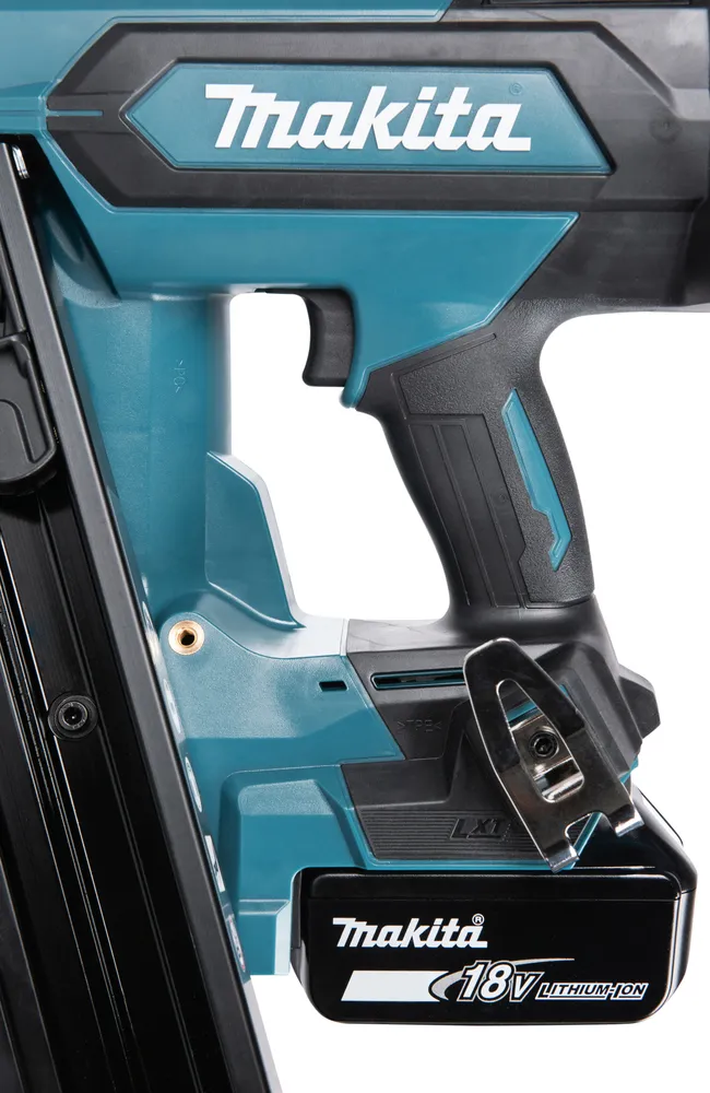 Pildil on Makita akunaelapüstoli DBN901ZK detail, kus on näha püstoli keha, päästik, käepide ja akuümbris, mis kannab...