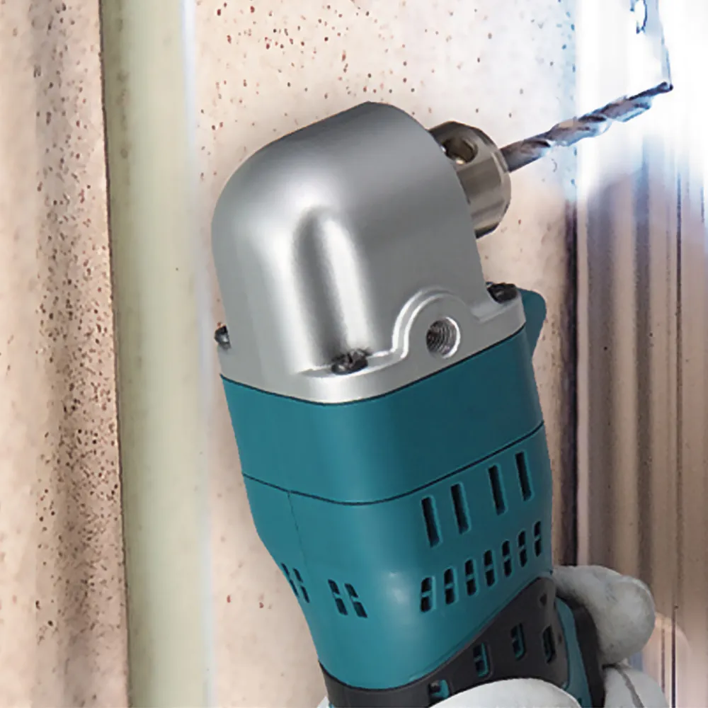 Makita akunurktrell DDA350Z pildil puurib avaust seinast.