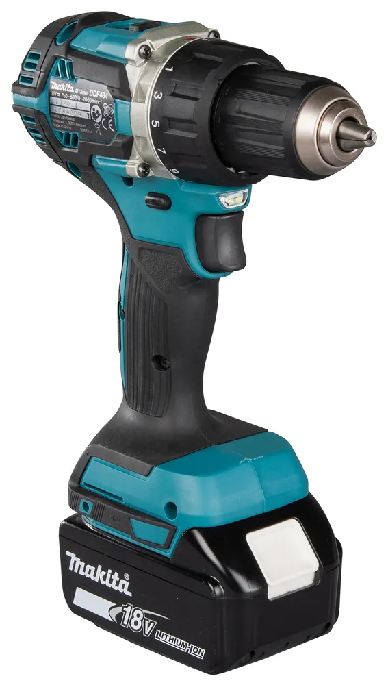 Pildil on näha Makita akutrell DDF484RGJ koos akuga.