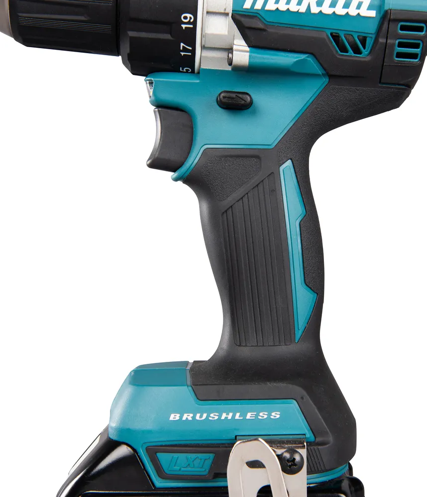 Pildil on näha Makita DDF484Z akutrelli käepideme ja esiosa koos "BRUSHLESS" ja "LXT" kirjadega.