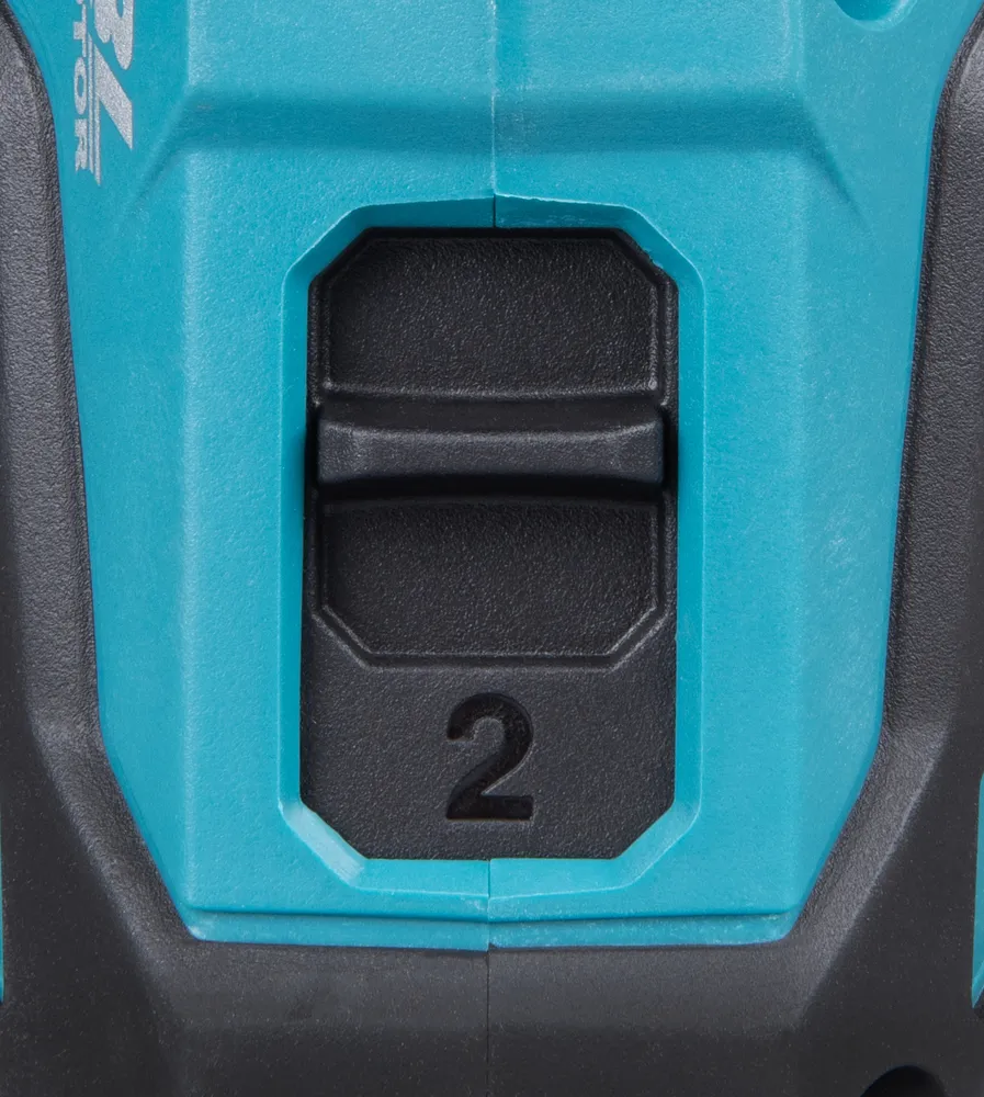 Makita akutrell DDF490WF toote pildil on näha osa masina korpusest, kus asub must reostaadiga lüliti, mille peal on...