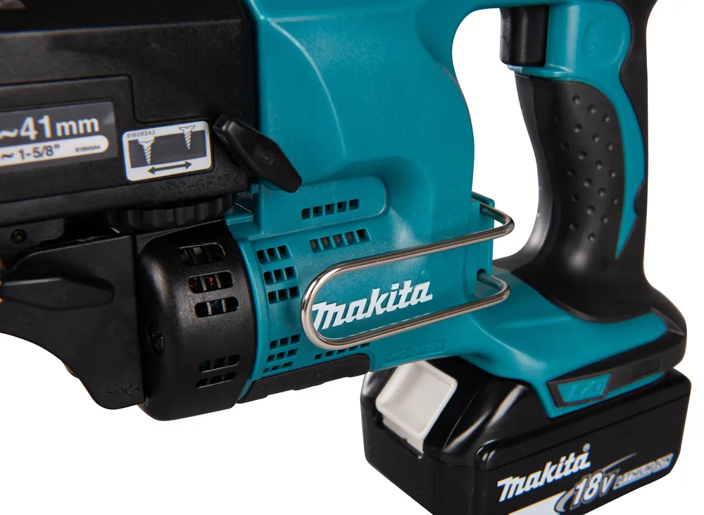 Pildil on Makita akulindikruvikeeraja DFR450ZX, millel on näha tööriista korpust, käepidet, aku kohta ja teisi detaile.