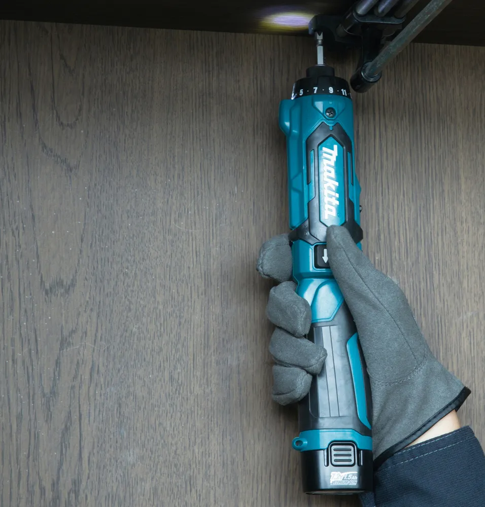 Аккумуляторная отвертка Makita DF012DSJ