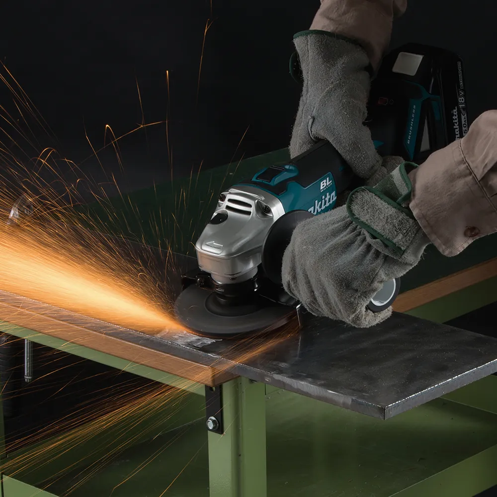 Аккумуляторная угловая шлифовальная машина Makita DGA506RTJ
