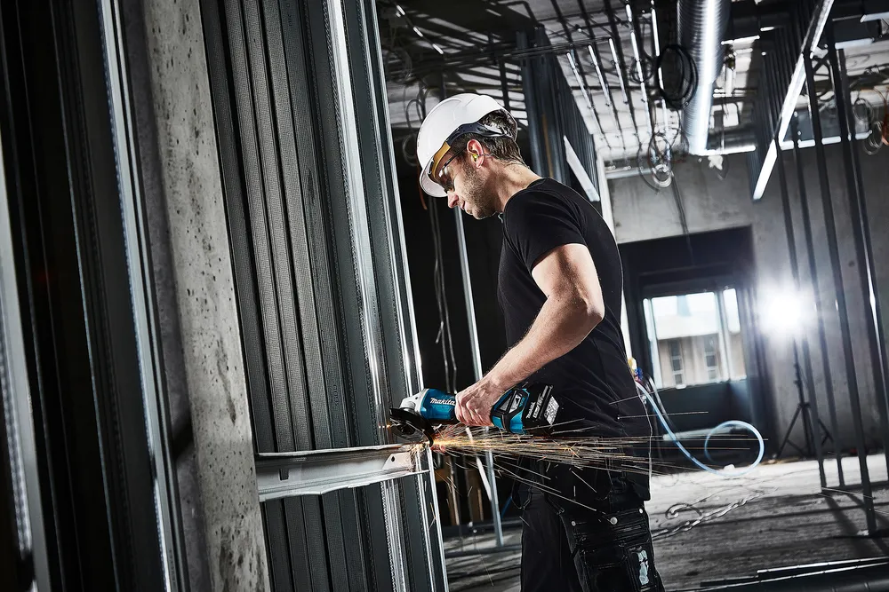 Аккумуляторная угловая шлифовальная машина Makita DGA518ZU, без аккумулятора и зарядного устройства