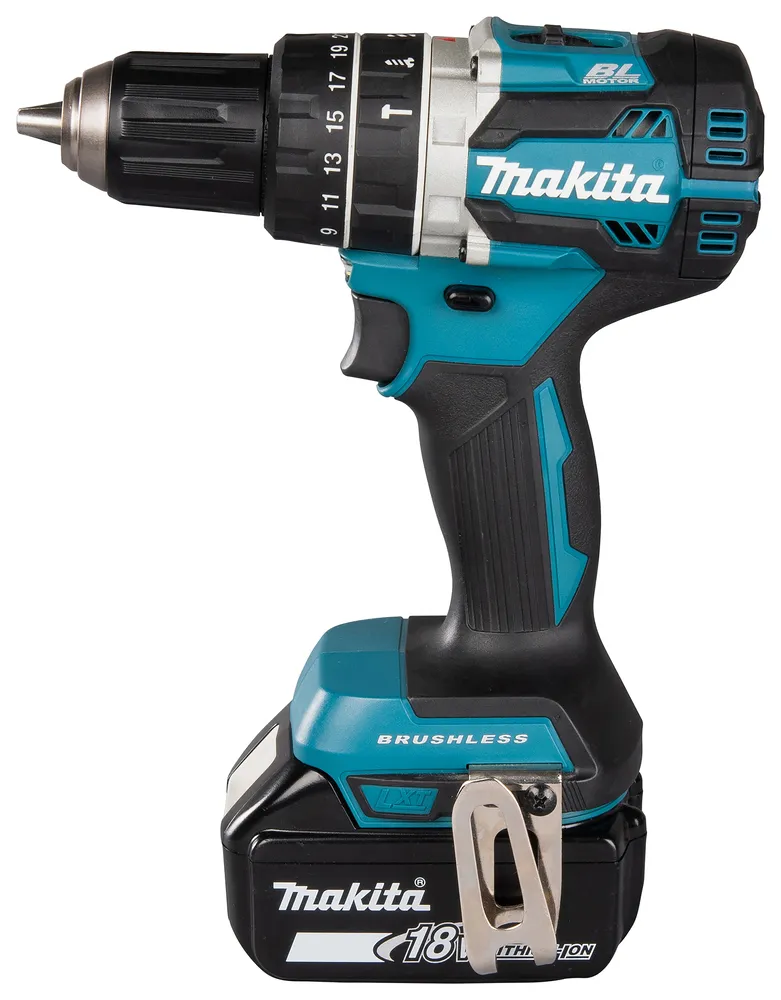 Pildil on Makita akulööktrell DHP484RTJ koos akuga.