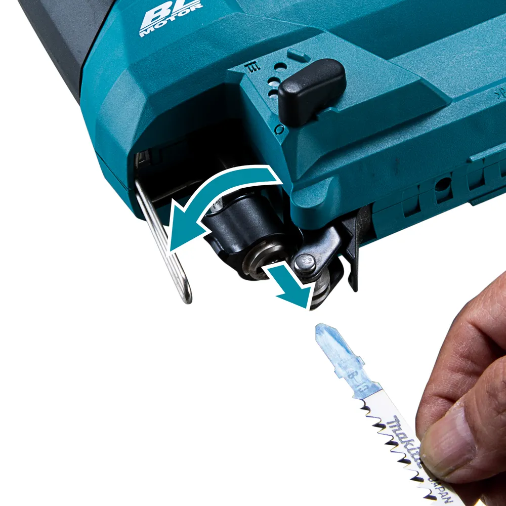 Pildil on Makita akutikksaag DJV184Z, mille terahoidikule paigaldatakse saetera.