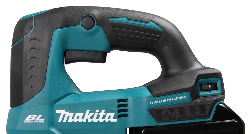 Pildil on näha Makita akutikksaag DJV184Z, millel on selgelt eristuv ergonoomiline käepide ning kiiruse reguleerimise nupp.