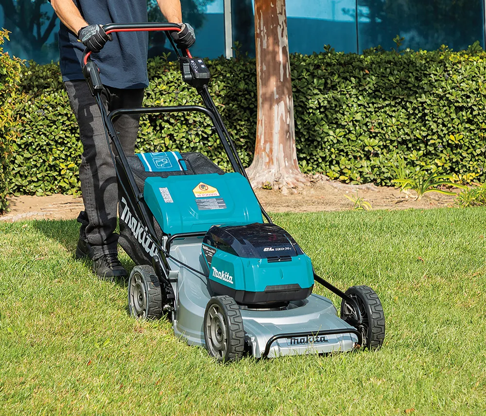 Makita cordless lawnmower DLM533Z, without battery and charger