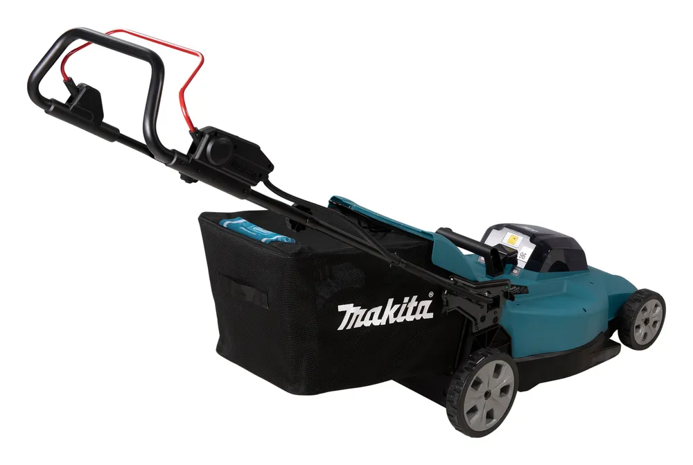 Pildil on Makita akumuruniiduk DLM538Z, millel on must kogumiskott ja oranž käepide.