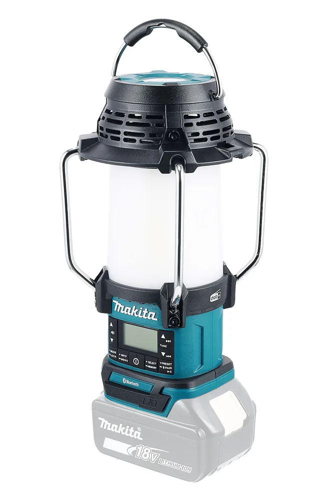 Pildil on Makita akulamp-raadio DMR056, mis on paigutatud makita 18V akule ja millel on riputatav käepide ning LCD ekraan...
