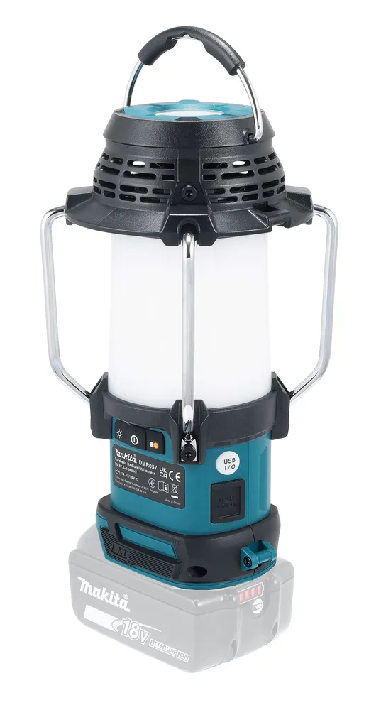Pildil on Makita akulamp-raadio DMR057, mis on paigutatud 18V LXT akule.