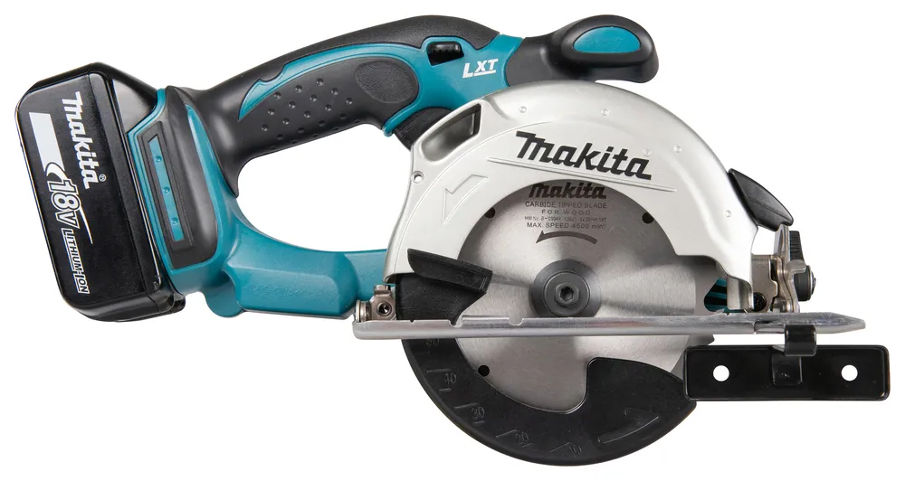 Pildil on Makita akuketassaag DSS501Z, ilma akuta ja laadijata, näidates saagi disaini ja detailseid osi.