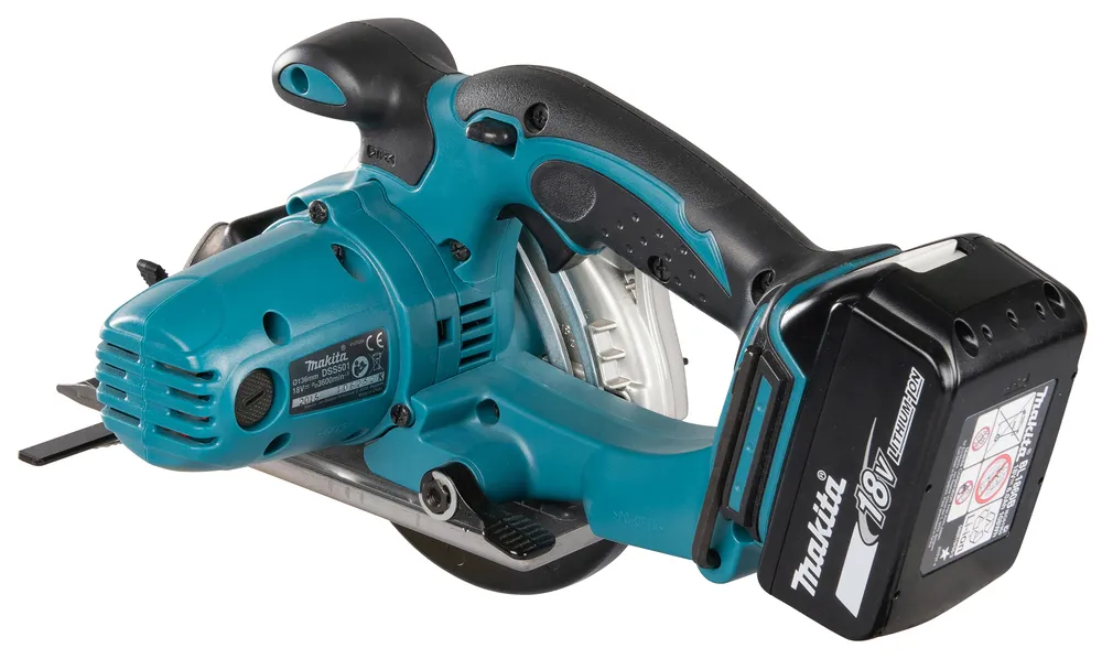 Pildil on Makita akuketassaag DSS501Z, mis on ilma aku ja laadijata, näidates tööriista korpust ja detaili.