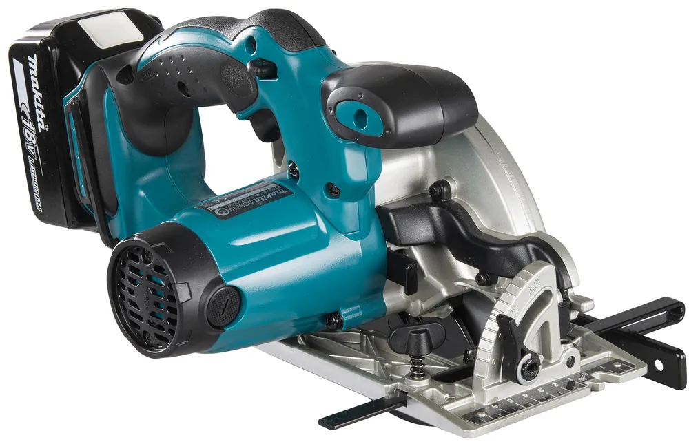 Pildil on Makita akuketassaag DSS610Z, ilma aku ja laadijata, mis on esitatud külgvaates.