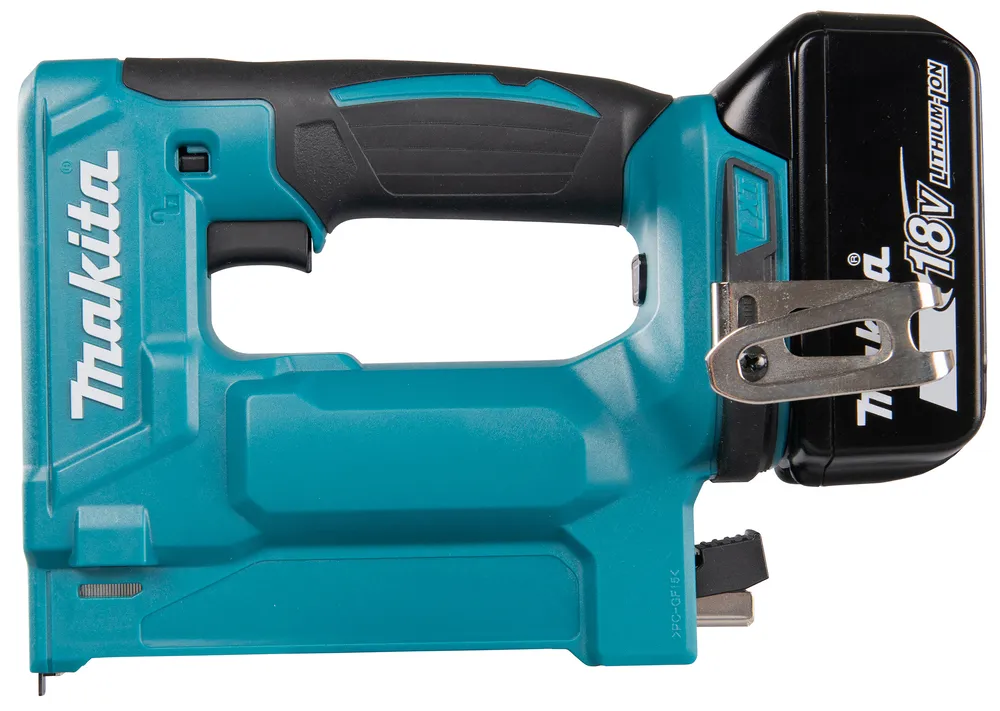 Pildil on Makita akuklambrilööja DST112Z, mis on kaetud sinise ja musta plastikuga ning mille tagaküljel on 18V...