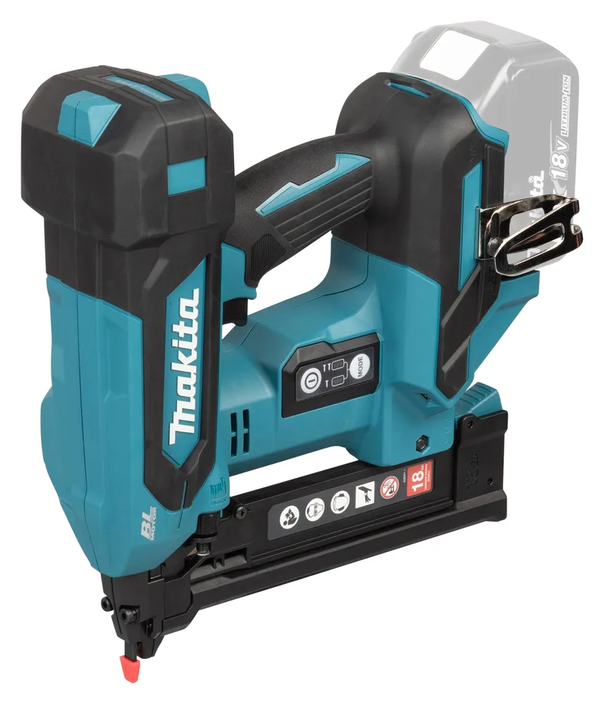 Pildil on Makita akuklambripüstol DST630ZJ, millel on aku ja tööriista käepide nähtavad.