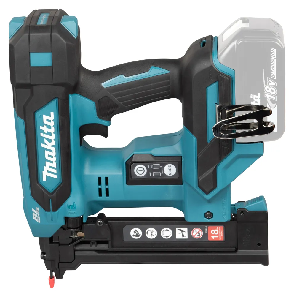 Pildil on Makita akuklambripüstol DST630ZJ, millel on aku, käepide ja klambripesa.