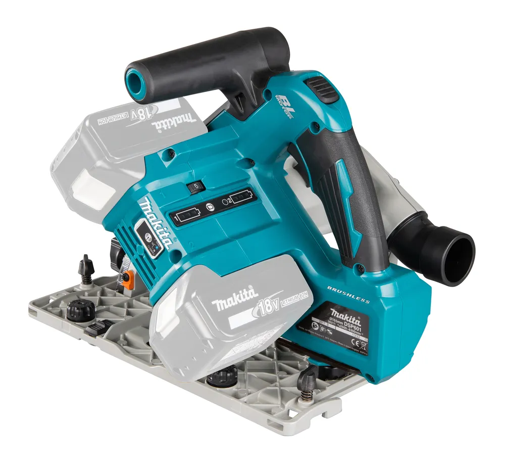 Pildil on Makita akuketassaag DSP601ZJU, mis on varustatud kahe akuga ja asetseb hallil alusel.