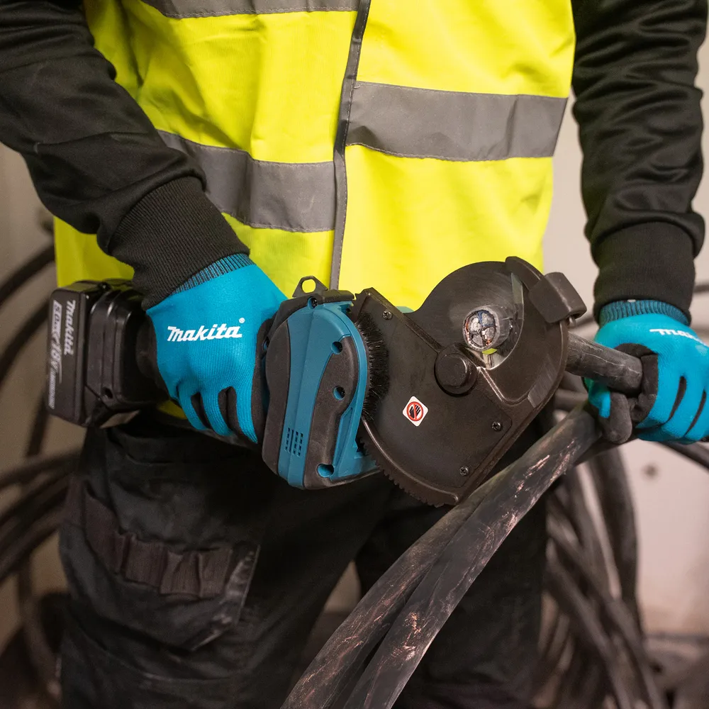 Pildil on näha Makita akukaablilõikur DTC101ZK, mida kasutatakse raskete kaablite lõikamiseks.