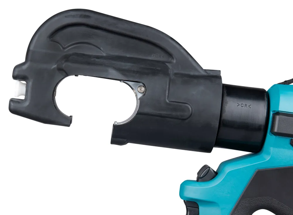 Pildil on must Makita akukaablipressi DTC302ZK kohver, mis on suletud ja kinnitatud klappide abil.