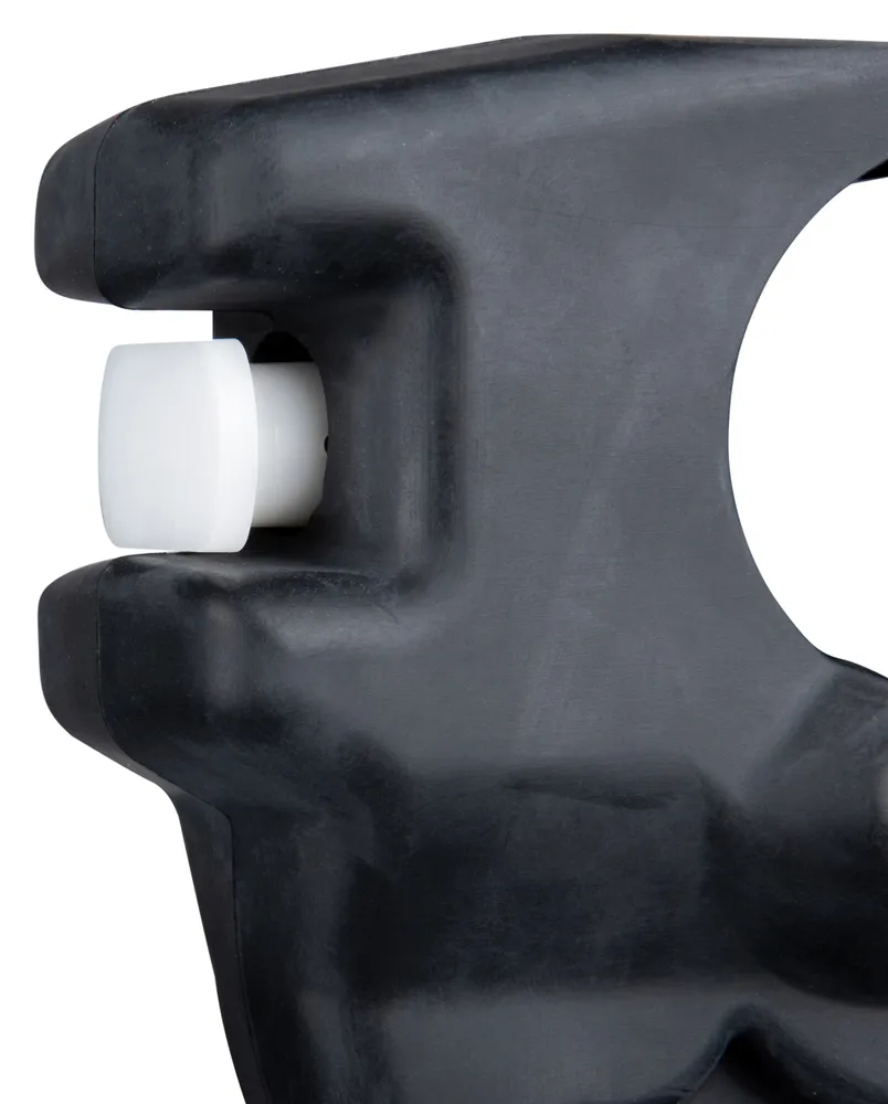 Pildil on detailid Makita akukaablipressist DTC302ZK, kus on näha musta kaitsekatte ja sinise värviga osa tööriistast.