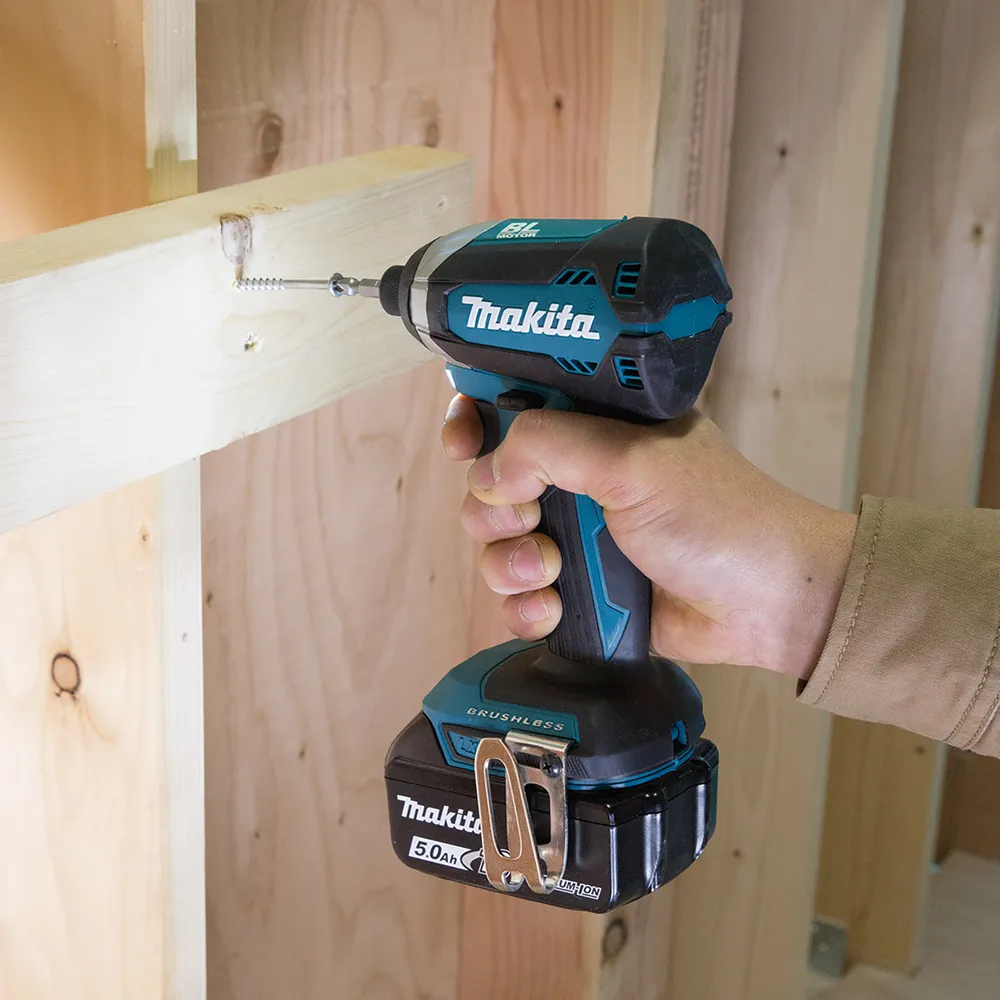 Makita аккумуляторный ударный гайковерт DTD153RTJ