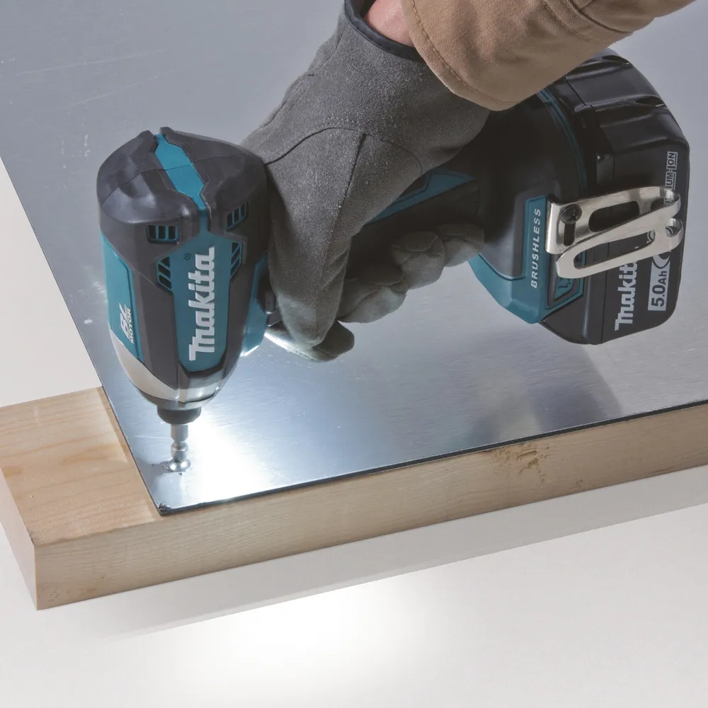 Makita аккумуляторный ударный гайковерт DTD153RTJ