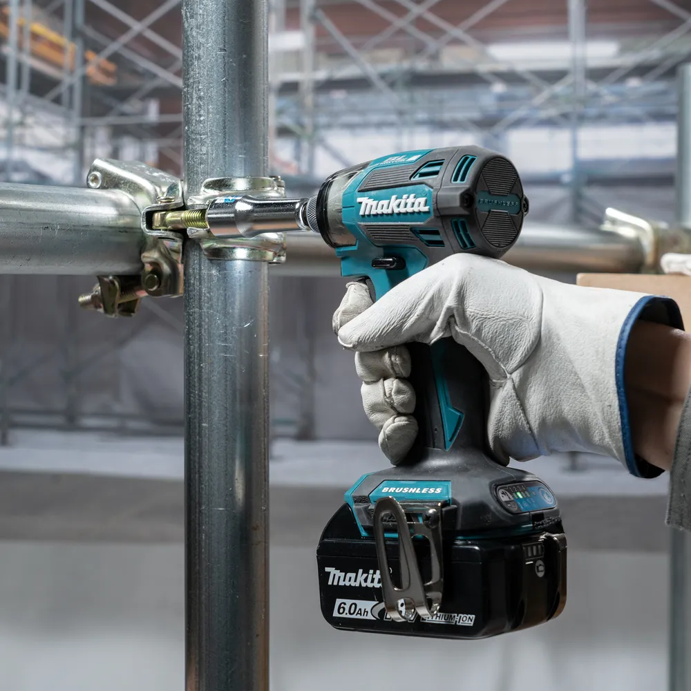 Аккумуляторный ударный гайковерт Makita DTD173RGJ