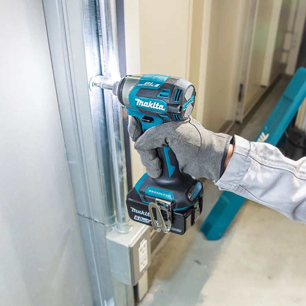 Аккумуляторный ударный гайковерт Makita DTD173RGJ