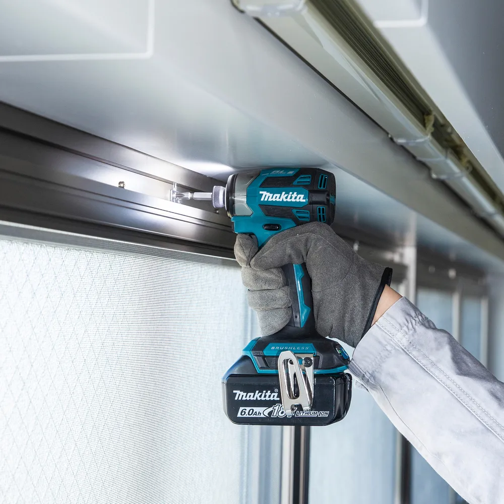 Аккумуляторный ударный гайковерт Makita DTD173RGJ