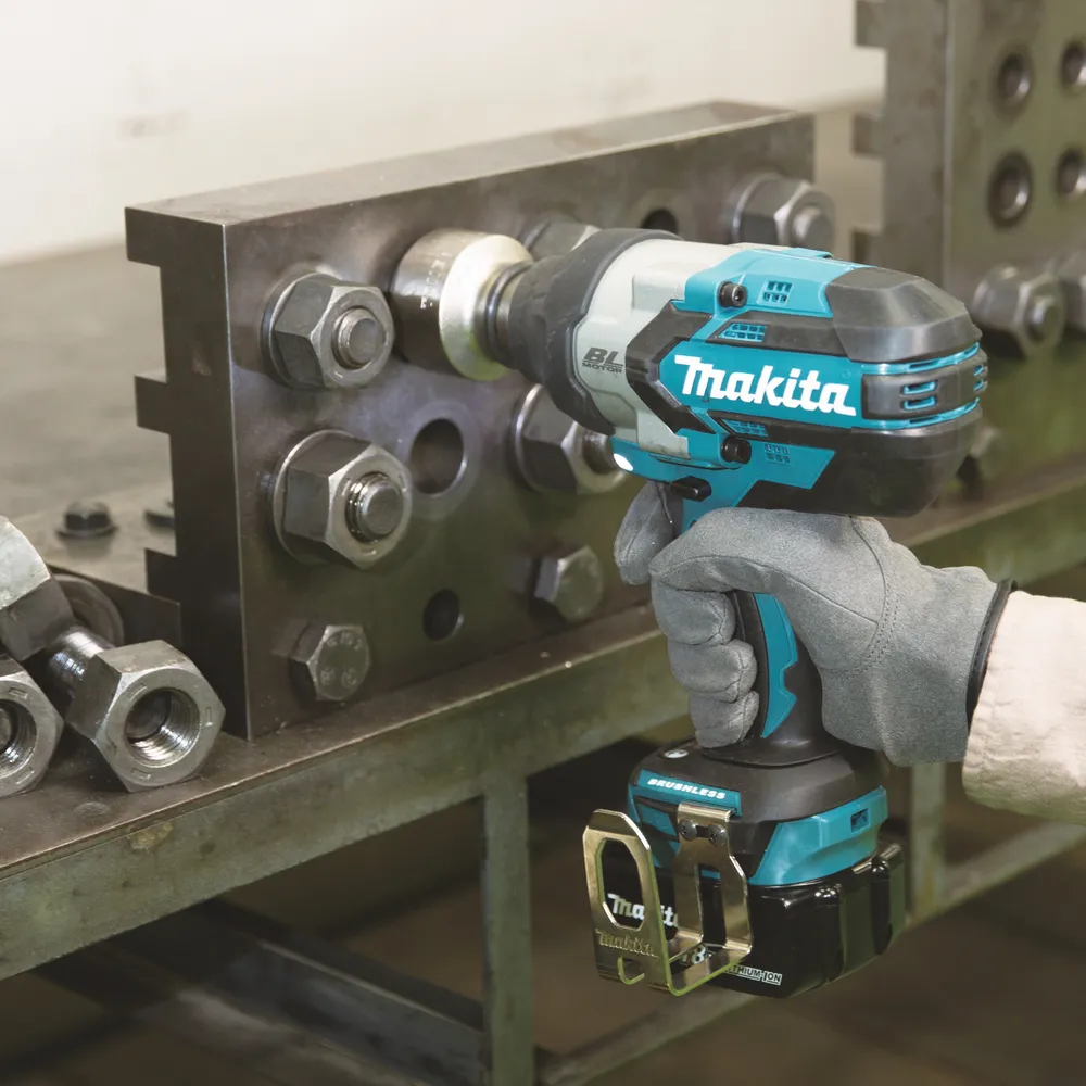 Makita bezvadu trieciena uzgriežņu atslēga DTW1001Z, bez akumulatora un lādētāja