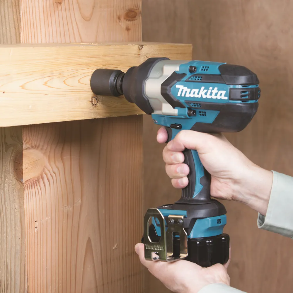 Makita akumulatora trieciena uzgriežņu atslēga DTW1002Z, bez akumulatora un lādētāja