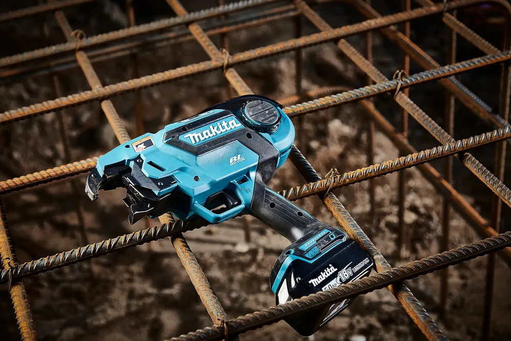 Makita аккумуляторный арматурщик DTR180ZJ, без аккумулятора и зарядного устройства