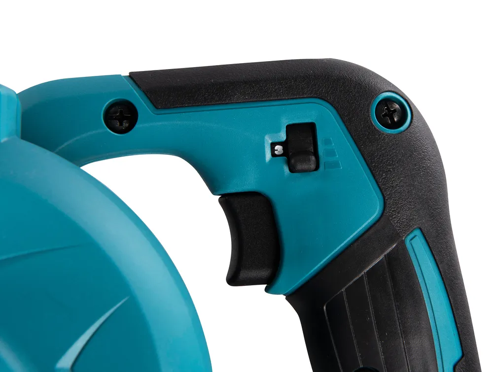 Pildil on näha Makita akupuhuri DUB186ZX1 käepideme detail, kus on näha lüliti ja kruvid.
