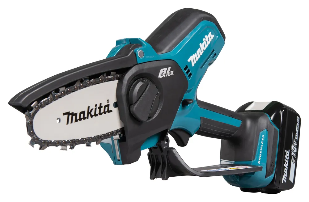 Pildil on näha Makita akuoksasaag DUC101SF, mida toidab 18V liitiumioonaku.