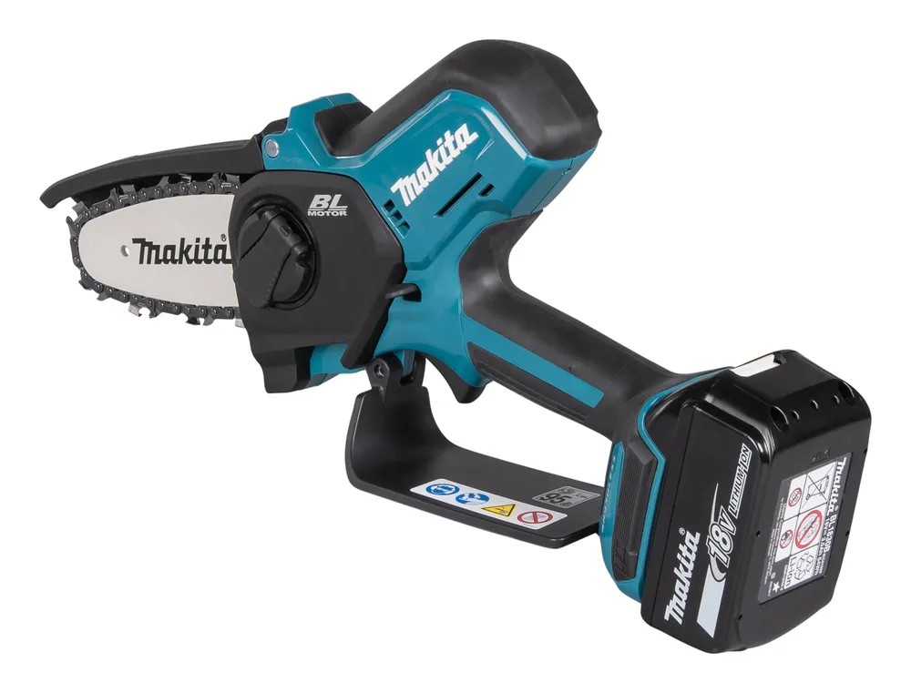 Pildil on näha Makita akuoksasaag DUC101SF koos 18V aku ja laadijaga.