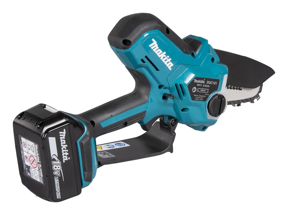 Pildil on Makita akuoksasaag DUC101SF koos akuga.