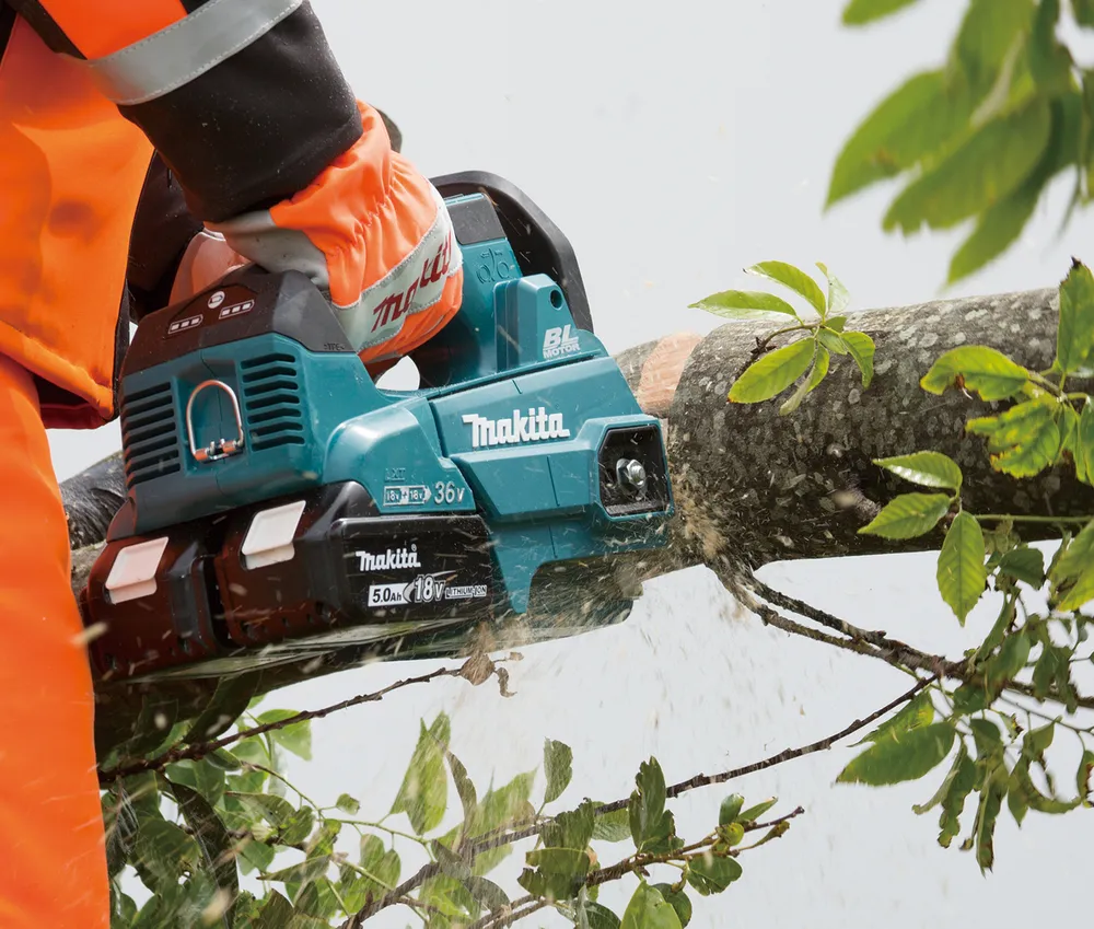 Аккумуляторная цепная пила Makita DUC306Z, без аккумулятора и зарядного устройства
