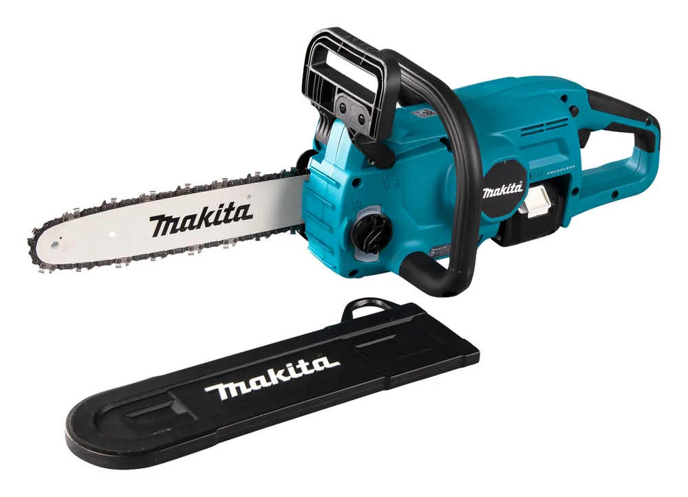 Pildil on näha Makita akukettsaag DUC307RT koos musta kaitsekattega.