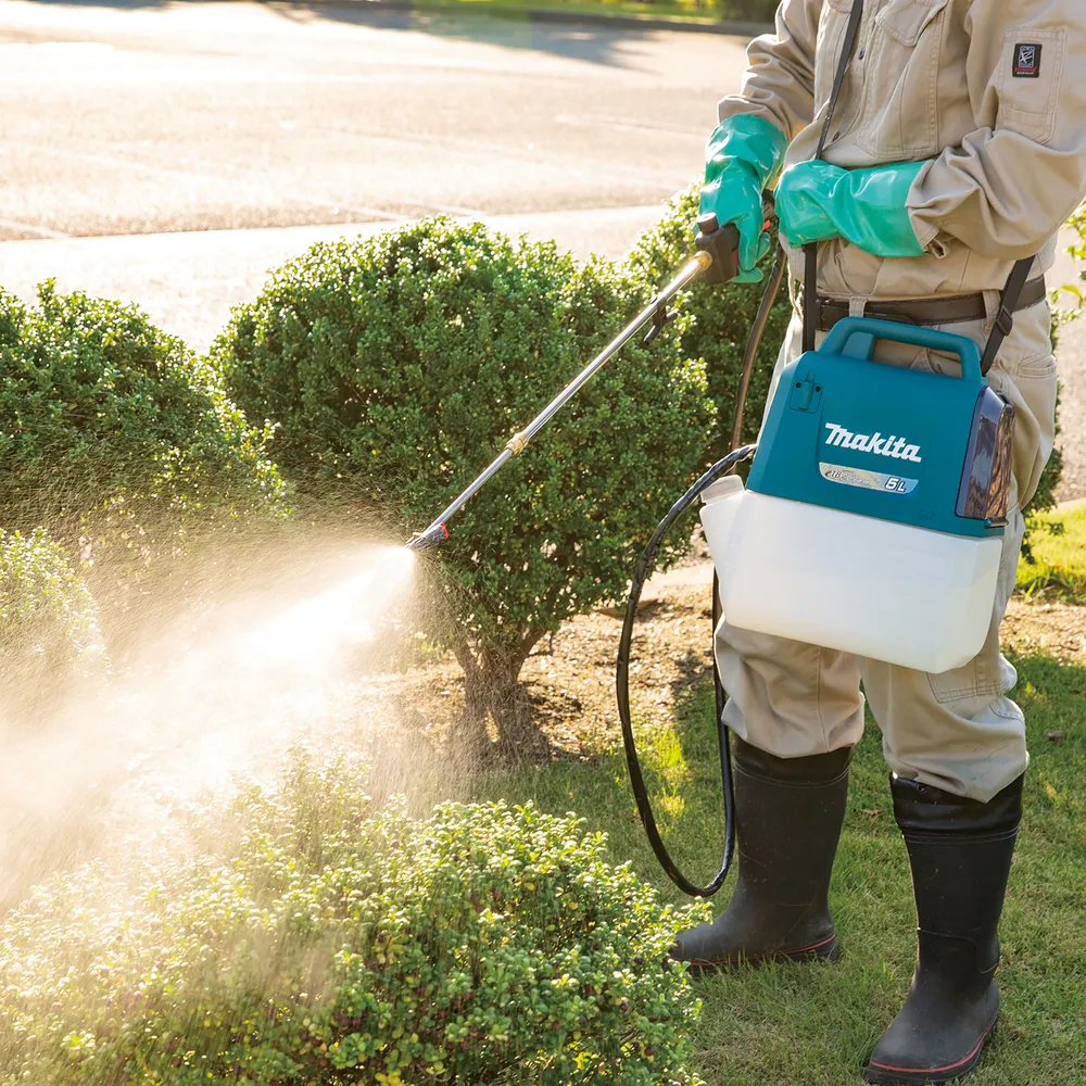Makita cordless garden sprayer DUS054Z, without battery and charger