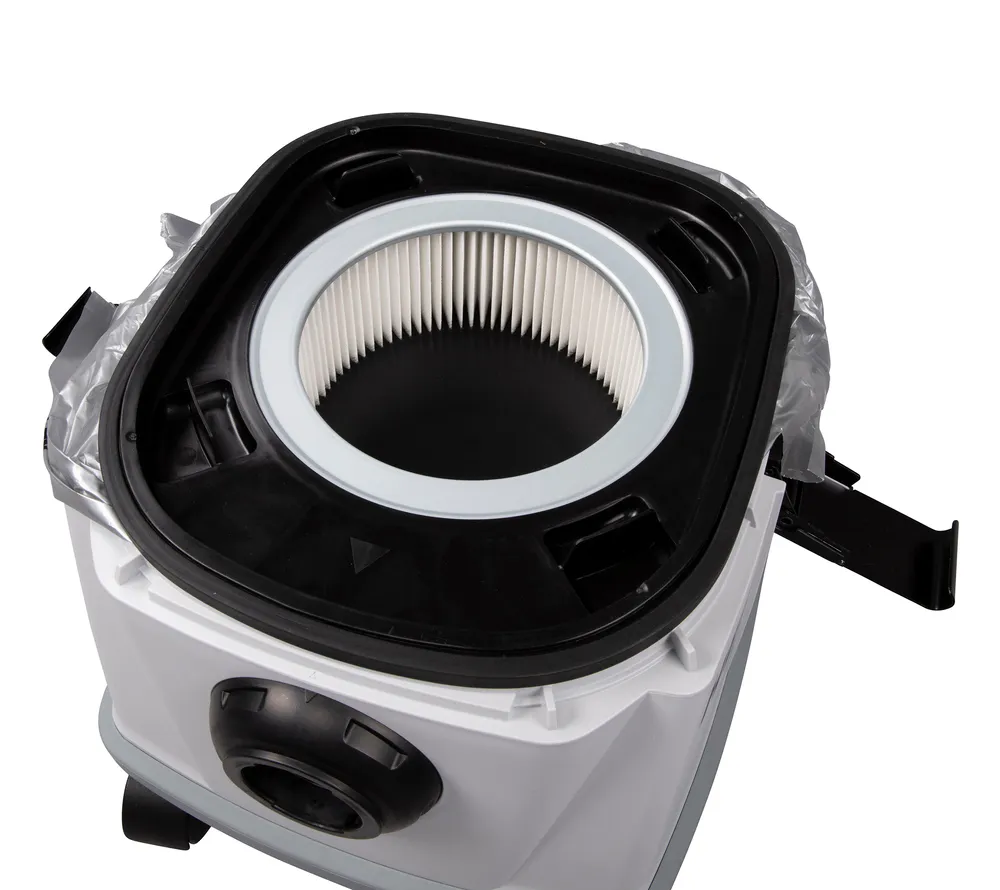 Pildil on näha Makita DVC157LZX3 juhtmeta tolmuimeja koos filtri ja tolmukotiga.