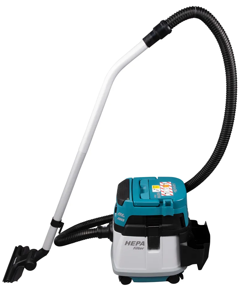Pildil on näha Makita akutolmuimeja DVC157LZX3, mis on varustatud voolikuga, toru ja otsikuga, ning selle küljes on...
