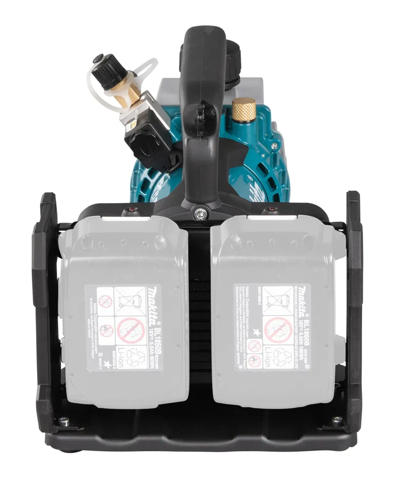 Pildil on Makita akutoitel vaakumpump DVP181ZK koos kahe akuhoidjaga.