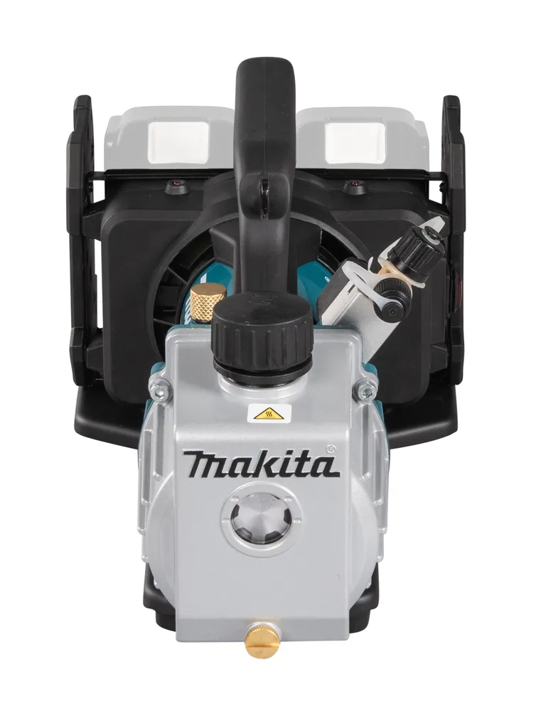Pildil on näha Makita akutoitel vaakumpump DVP181ZK, millel on must käepide ja hõbedane korpus.