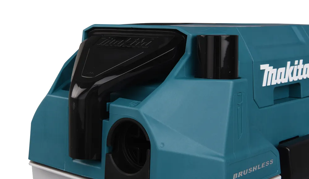 Pildil on näha Makita akuga vee- ja tolmuimeja DVC750LZ detail, sealhulgas märgistus "Makita" ja "BRUSHLESS".